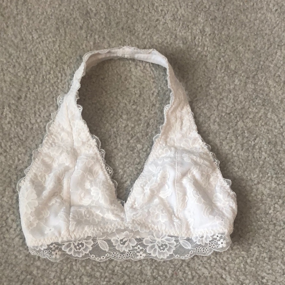 white hollister/Gilly Hicks bralette